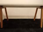 Witte tafel met houten poten, Huis en Inrichting, Tafels | Eettafels, 100 tot 150 cm, Zo goed als nieuw, Rechthoekig, 50 tot 100 cm