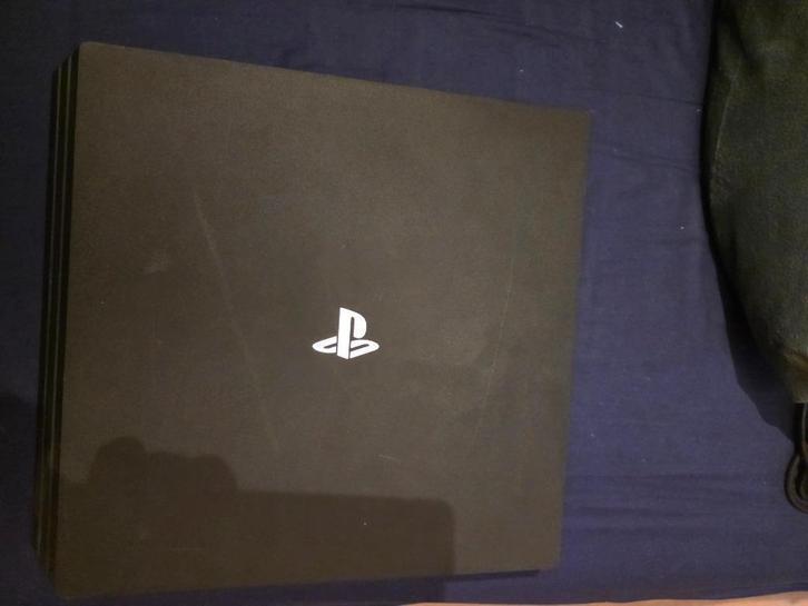 PlayStation 4 PRO en vele accessoires zie foto’s, Spelcomputers en Games, Spelcomputers | Sony PlayStation 4, Zo goed als nieuw