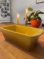 Ovenschaal aardewerk okergeel, Huis en Inrichting, Keuken | Potten en Pannen, Ophalen of Verzenden, Zo goed als nieuw, Overige materialen