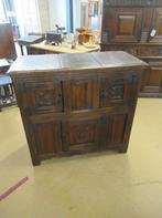 Oer 11702 ANTIEKE 18e eeuwse eikenhouten Gotische credenz, Ophalen