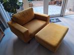 Mooie loveseat met poef kleur okergeel velours, Ophalen, Tweepersoons, 75 tot 100 cm, Zo goed als nieuw