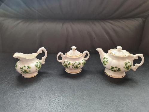 Miniatuur Theeservies Klaverblad, Antiek en Kunst, Antiek | Porselein, Ophalen of Verzenden