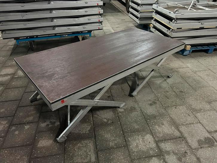 20x Podiumdelen 100x200cm, hoogte instelbaar, Hobby en Vrije tijd, Feestartikelen | Verhuur, Gebruikt, Overige, Ophalen