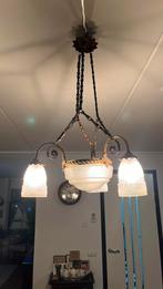 Antieke 3 armige bronzen  hanglamp met melkglazen kapjes, Ophalen