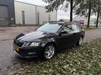 Skoda Octavia Combi 1.5 TSI Greentech Business Edition AUTOM, Auto's, 4 cilinders, 150 pk, Leder en Stof, Zwart