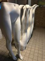 Diverse dames etalagebenen (met glazen voetstuk), Ophalen