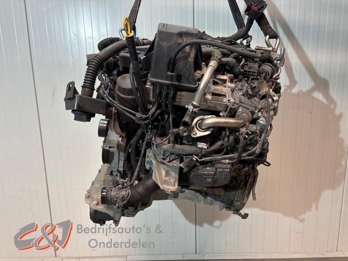 Motor van een Mercedes Vito, Auto-onderdelen, Motor en Toebehoren, Mercedes-Benz, Gebruikt, 3 maanden garantie, Ophalen of Verzenden