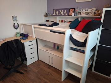 hoogslaper met bureau beschikbaar voor biedingen