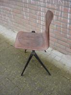 Vintage S22 en S19 schoolstoelen van Galvanitas, Huis en Inrichting, Stoelen, Metaal, Twee, Gebruikt, Bruin