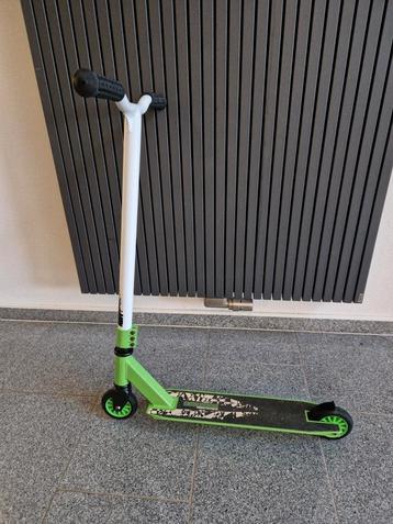 Black Dragon stuntstep-Vert racer-wit/groen beschikbaar voor biedingen