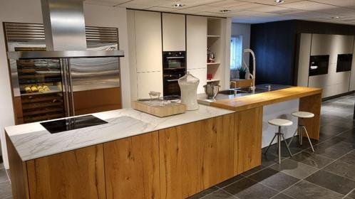 Showroomkeuken gefineerd eiken hout, Huis en Inrichting, Keuken | Complete keukens, Zo goed als nieuw, Overige typen, Overige kleuren