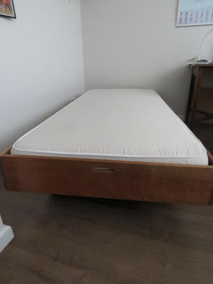 Onderschuif eenpersoonsbed, Huis en Inrichting, Slaapkamer | Bedden, Gebruikt, Eenpersoons, 90 cm, Hout, Bruin, Verstelbaar, Ophalen
