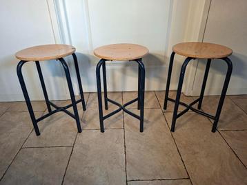 Partij degelijke schoolkrukken/ krukken, metalen onderstel! beschikbaar voor biedingen