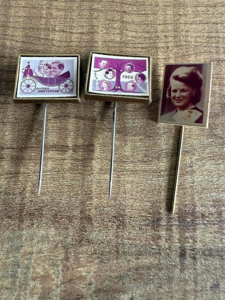 Speldjes Koningshuis, Verzamelen, Speldjes, Pins en Buttons, Zo goed als nieuw, Speldje of Pin, Overige onderwerpen, Ophalen of Verzenden