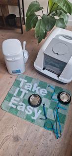Cat litter, litter bin and food bowl, Ophalen