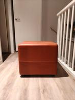 Rode leren poef, Overige materialen, 50 tot 100 cm, Ophalen of Verzenden, Zo goed als nieuw