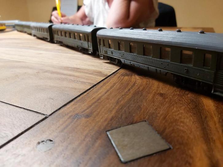 Franse naoorlogse SNCF wagons van Jouef. Rode restauratie wa, Hobby en Vrije tijd, Modeltreinen | H0, Gebruikt, Wagon, Gelijkstroom