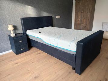 Mooie Eenpersoons Boxspring beschikbaar voor biedingen