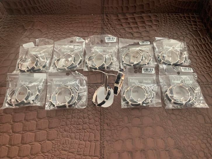 Partij 10 paar mooie creolen zwart blank 50 mm O23, Sieraden, Tassen en Uiterlijk, Oorbellen, Nieuw, Overige materialen, Zwart