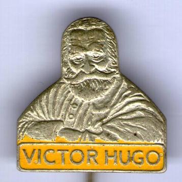 Victor Hugo sigaren geel op zilverkleurig speldje ( S_238a ) beschikbaar voor biedingen
