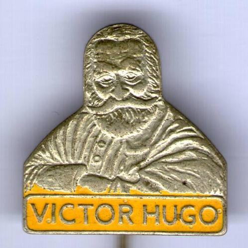 Victor Hugo sigaren geel op zilverkleurig speldje ( S_238a ), Verzamelen, Speldjes, Pins en Buttons, Nieuw, Speldje of Pin, Merk