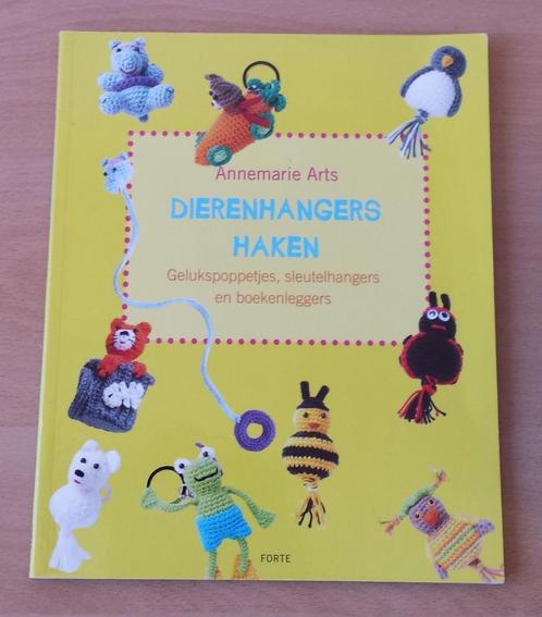 Dierenhangers Haken - Annemarie Arts - 2012, Hobby en Vrije tijd, Breien en Haken, Gebruikt, Haken, Patroon of Boek, Ophalen of Verzenden