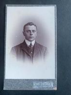 cdv carte de visite man stropdas Leiden van der Stok foto, Verzamelen, Verzenden, Voor 1940, Zo goed als nieuw, Foto