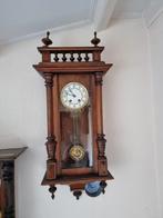 Antieke Wandklok met Slinger, Ophalen