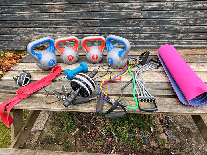 Fitness set: Kettlebells, mat, weerstandsbanden en meer!, Sport en Fitness, Fitnessmaterialen, Gebruikt, Overige typen, Armen