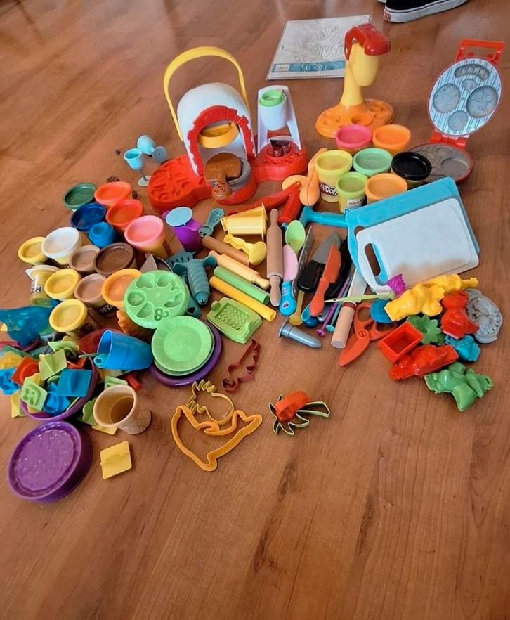 Play-doh oven , veel potjes klei , en heel veel assecoires!, Kinderen en Baby's, Speelgoed | Bouwstenen, Zo goed als nieuw, Ophalen of Verzenden