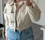 Pull&Bear creme kleurige bomberjacket met knoopsluiting, Kleding | Dames, Jassen | Zomer, Beige, Ophalen of Verzenden, Zo goed als nieuw