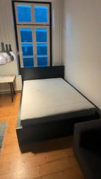 Gratis! Ikea MALM bed + matras (bijna nieuw), Huis en Inrichting, Slaapkamer | Bedden, Ophalen, Zwart, Tweepersoons, 140 cm