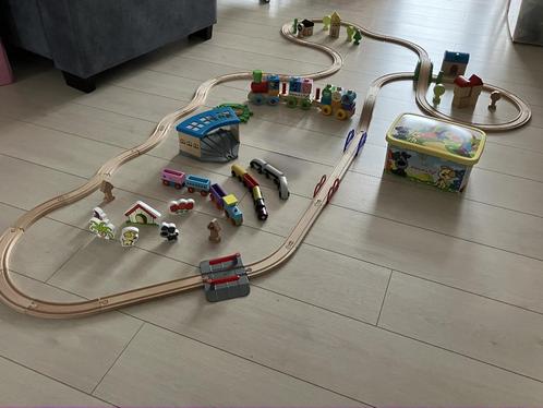Houten Treinbaan meerdere sets + Houten Woezel en Pip trein, Kinderen en Baby's, Speelgoed | Houten speelgoed, Zo goed als nieuw