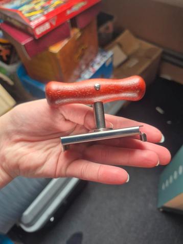 Nieuwe pot opener / blikopener / flessen opener beschikbaar voor biedingen