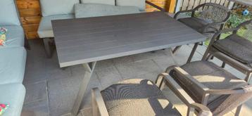 Lounge dining tafel beschikbaar voor biedingen