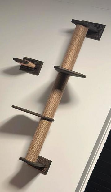 Krabpaal van hout voor aan de muur + 2 opstap stukjes beschikbaar voor biedingen