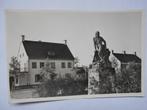 Wieringerwerf 1952 bij monument de Maaier Wieringerwerf, Verzamelen, Ansichtkaarten | Nederland, Verzenden, 1940 tot 1960, Gelopen