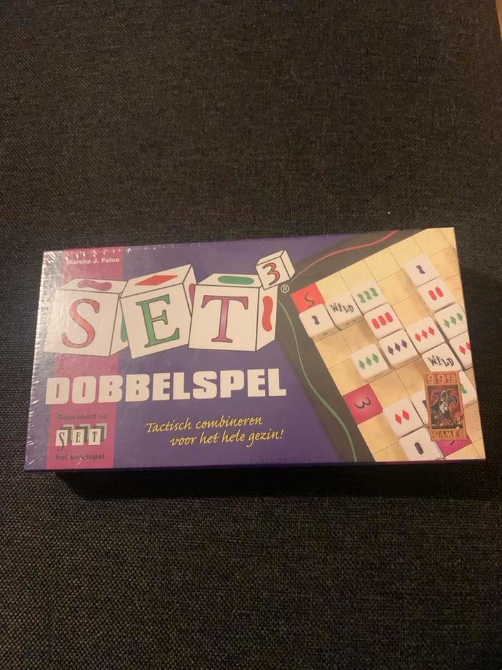 SET Dobbelspel  999 games. Nog in plastic., Hobby en Vrije tijd, Gezelschapsspellen | Bordspellen, Nieuw, Een of twee spelers