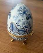 Porselein decoratief ei op pootjes, Antiek en Kunst, Ophalen of Verzenden