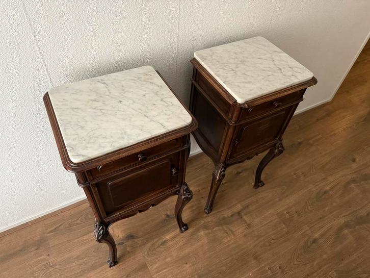 Antiek Frans Nachtkastje met Marmeren Blad, Huis en Inrichting, Slaapkamer | Nachtkastjes, Gebruikt, 55 tot 70 cm, Minder dan 45 cm