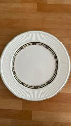 Wedgwood dinerbord 33 cm Carlton Queen’s Ware, Antiek en Kunst, Ophalen