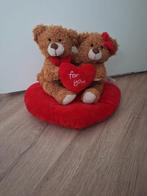 Knuffel beertjes op hartjeskussen, Kinderen en Baby's, Ophalen of Verzenden, Zo goed als nieuw