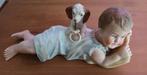 Beeldje baby met hond porselein/biscuit, Antiek en Kunst, Ophalen of Verzenden