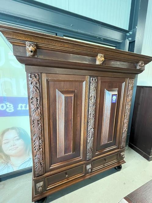 Grote eiken kast met houtsnijwerk, Antiek en Kunst, Antiek | Meubels | Kasten, Ophalen
