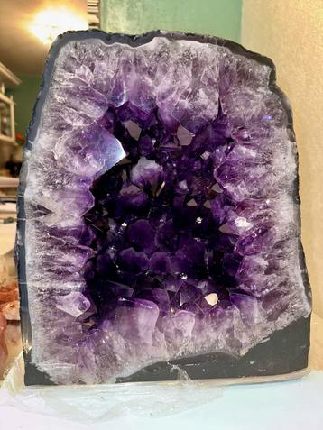 Amethist geodes beschikbaar voor biedingen