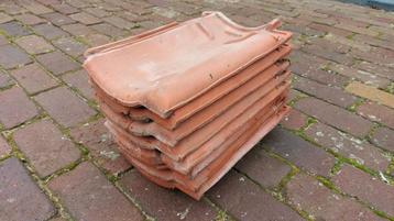 8 stuks VHV dakpannen rood beschikbaar voor biedingen