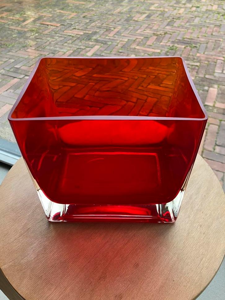 Polspotten vaas rood ZGAN, Huis en Inrichting, Woonaccessoires | Vazen, Zo goed als nieuw, Rood, Minder dan 50 cm, Glas, Ophalen of Verzenden