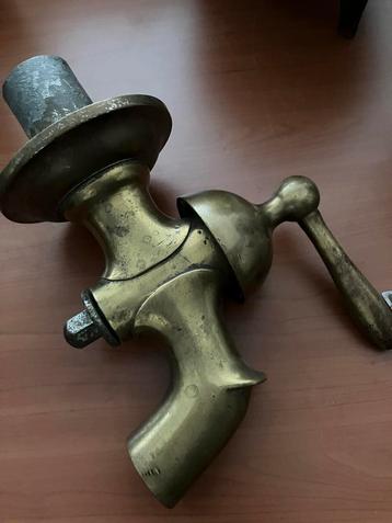 Antieke Koperen Kraan beschikbaar voor biedingen
