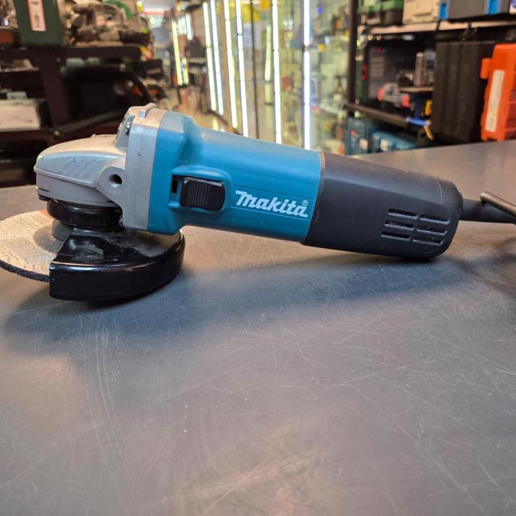 Makita 9557HNR - 230V - 115mm Slijper - 840 Watt | Nwpr 94.9, Doe-het-zelf en Verbouw, Gereedschap | Slijpmachines, Zo goed als nieuw