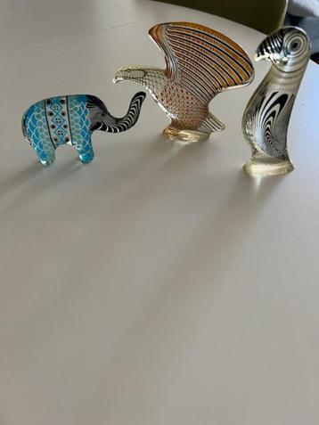 Drie Palatnik diertjes, olifant, adelaar en een papagaai beschikbaar voor biedingen